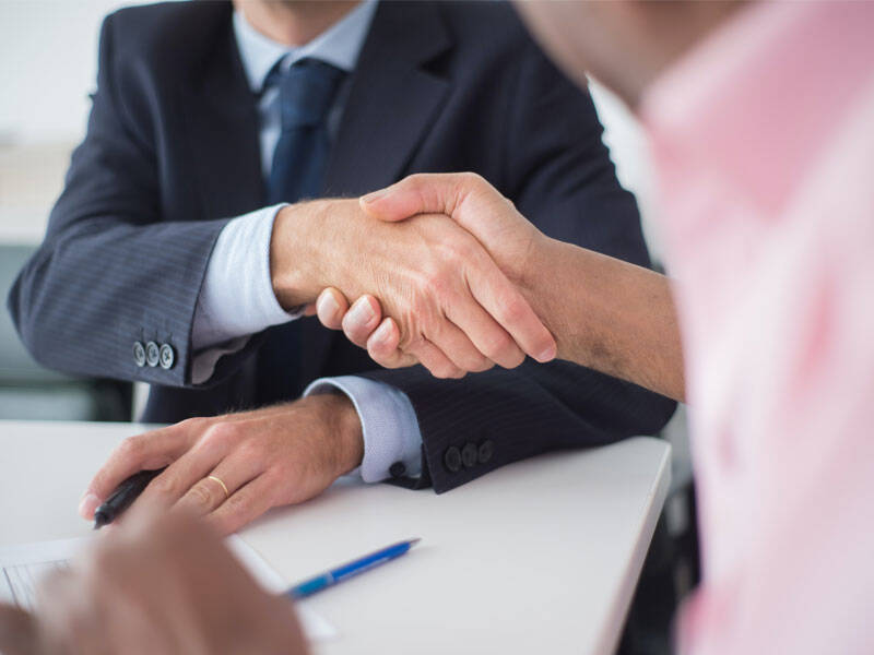 Business people shaking hands to conclude a successful meeting