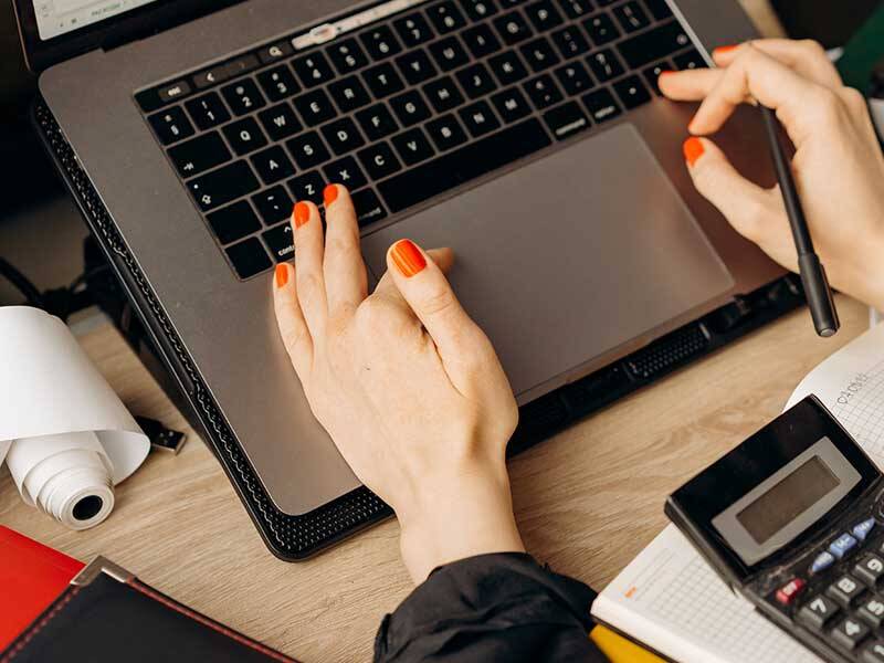 Business woman typing on a laptop computer